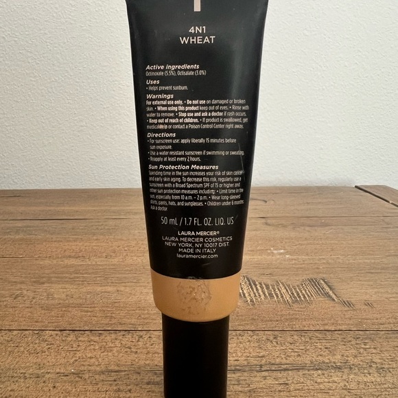 Laura Mercier tinted moisturizer oil free 4n1 - Picture 2 of 2